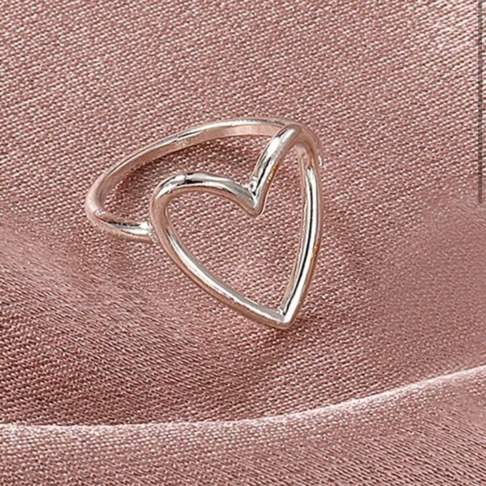 LAST ONE: Silver hollow heart ring - Picture 2 of 4